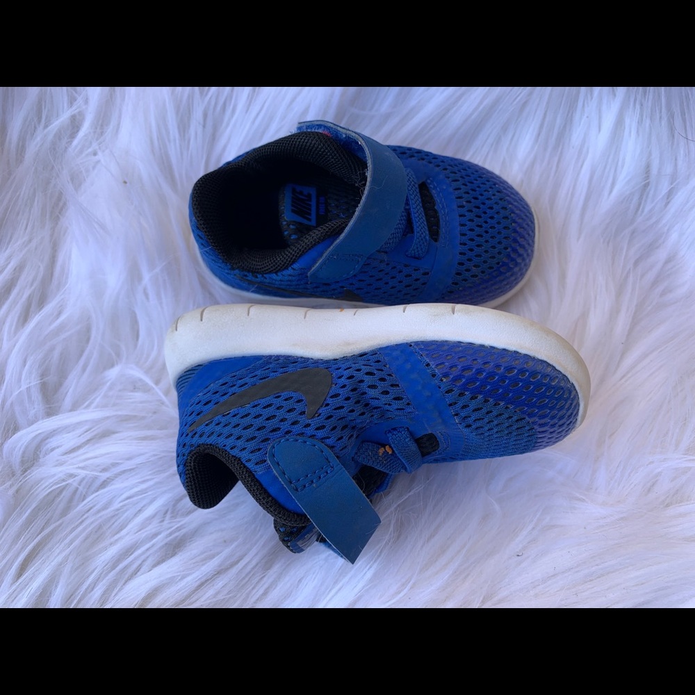 NIKE